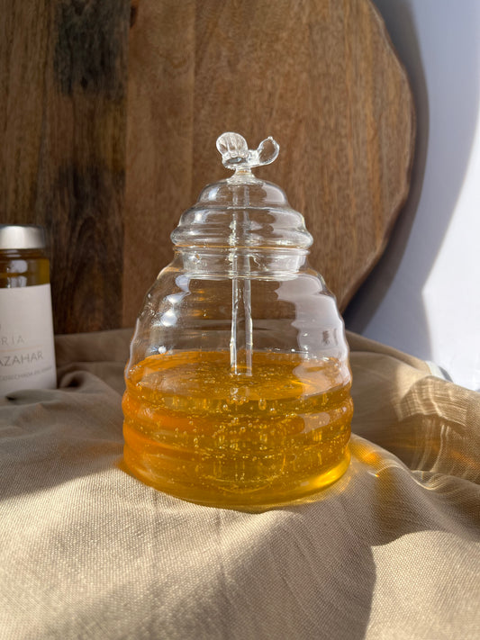 Mielera de cristal con abeja