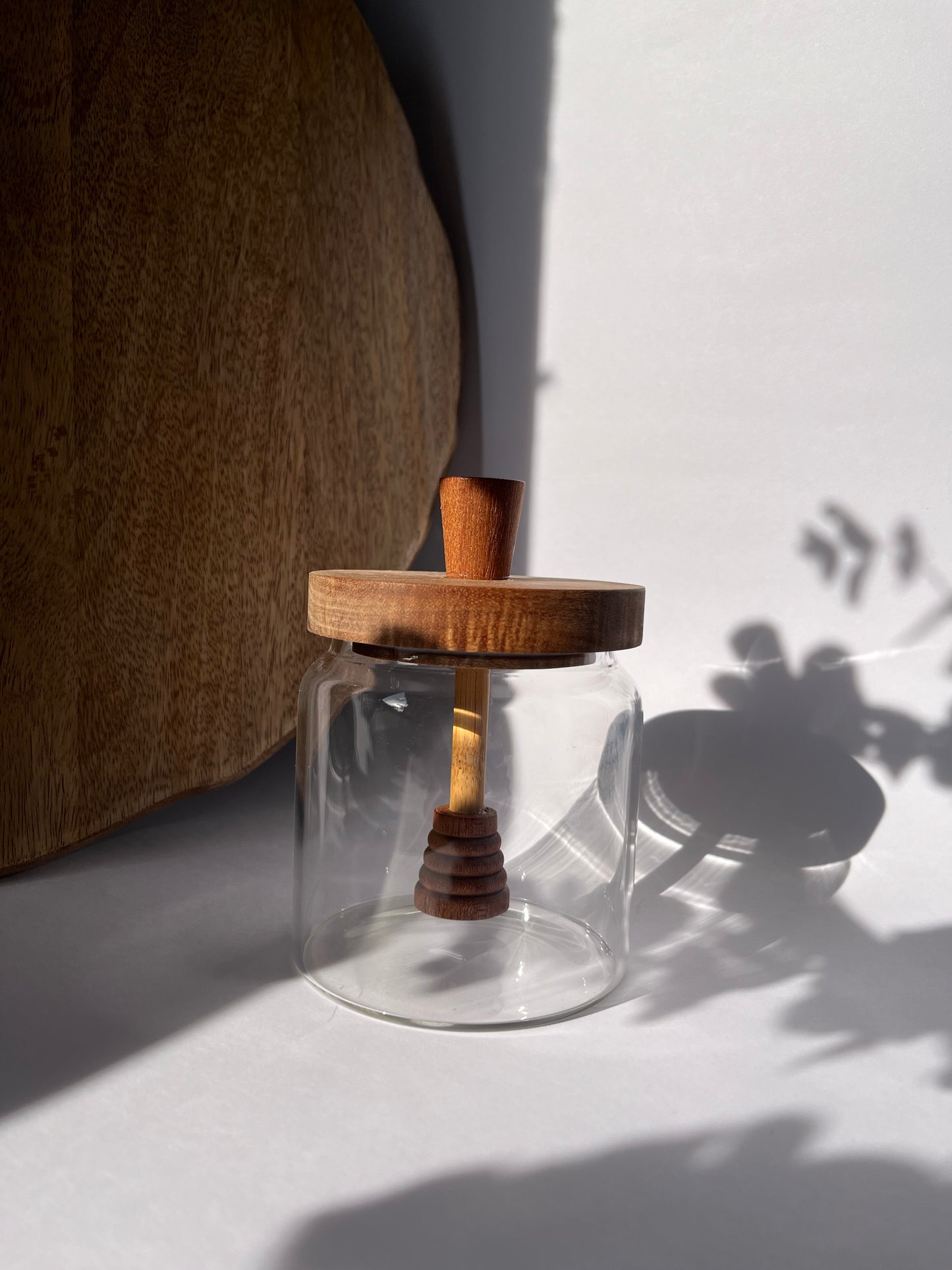 Mielera de cristal y madera
